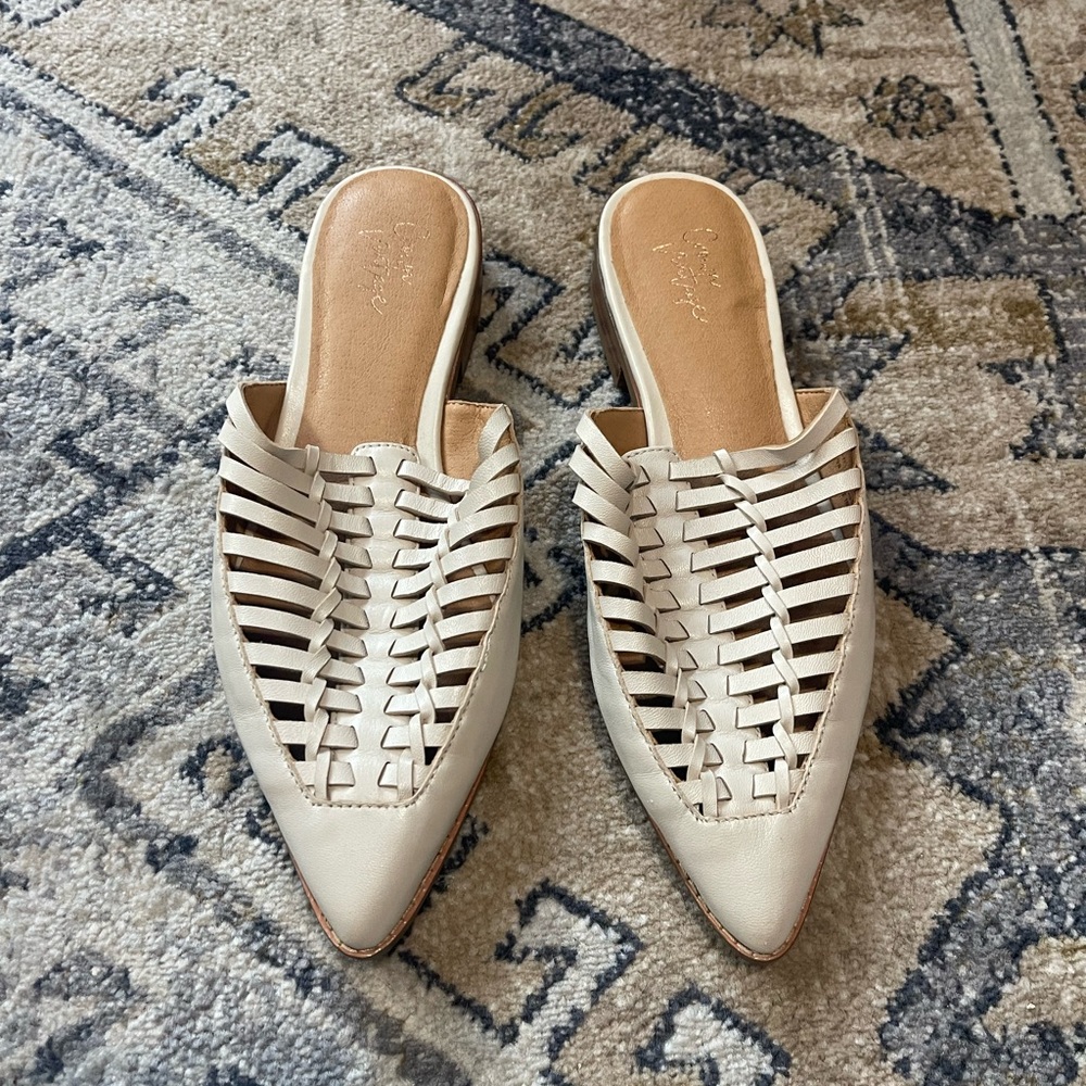 Crown Vintage Elegant Leather Cream Woven Mules